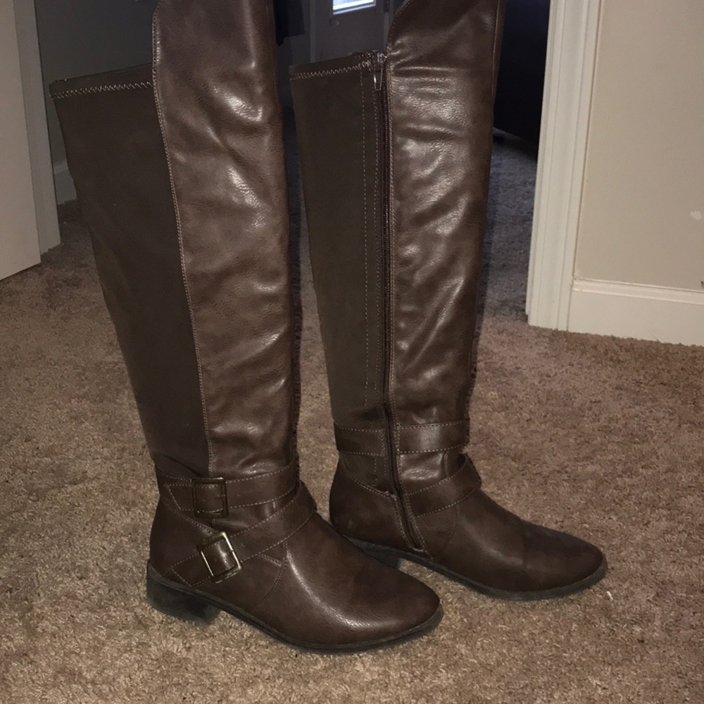 Elastic back tall brown boots!